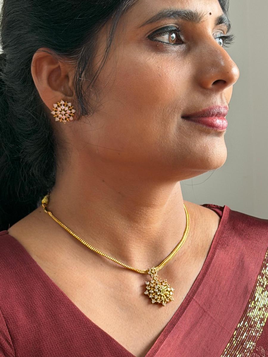 Floral Pendant Necklace