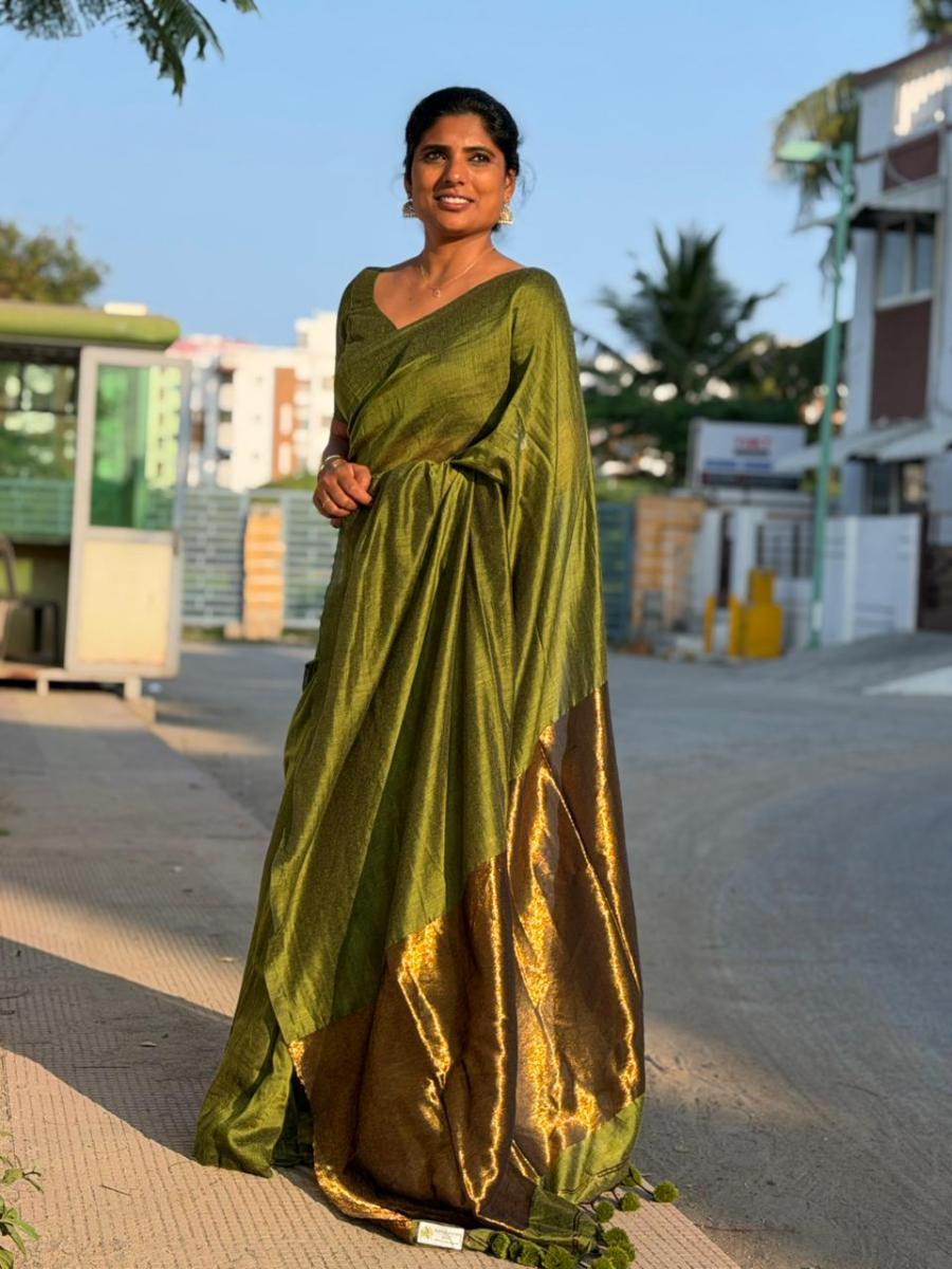 Zari Khadi   